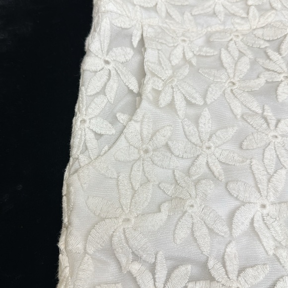 White floral shorts - Picture 2 of 6